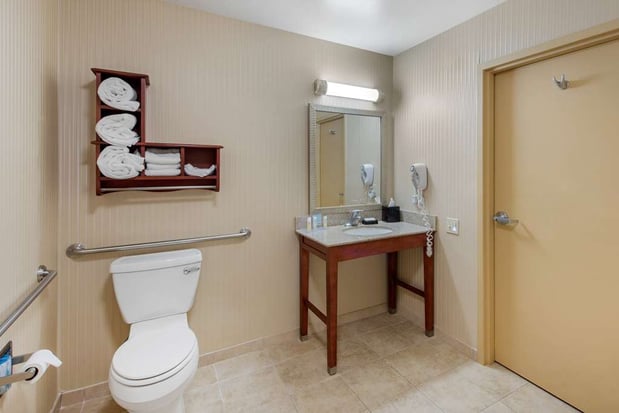 Images Hampton Inn & Suites Arcata, CA