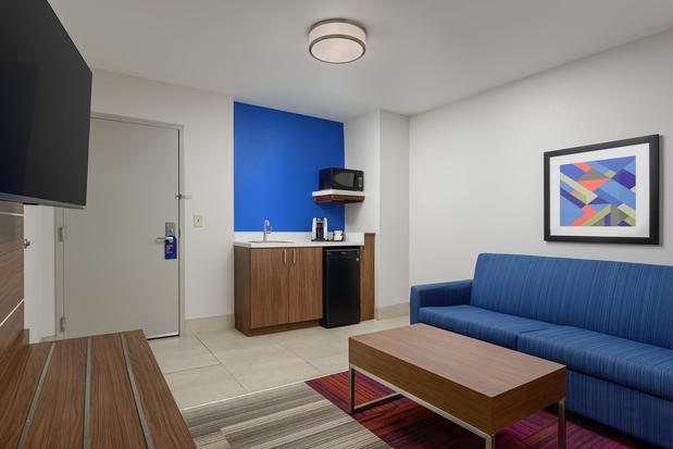 Images Holiday Inn Express & Suites Tullahoma, an IHG Hotel