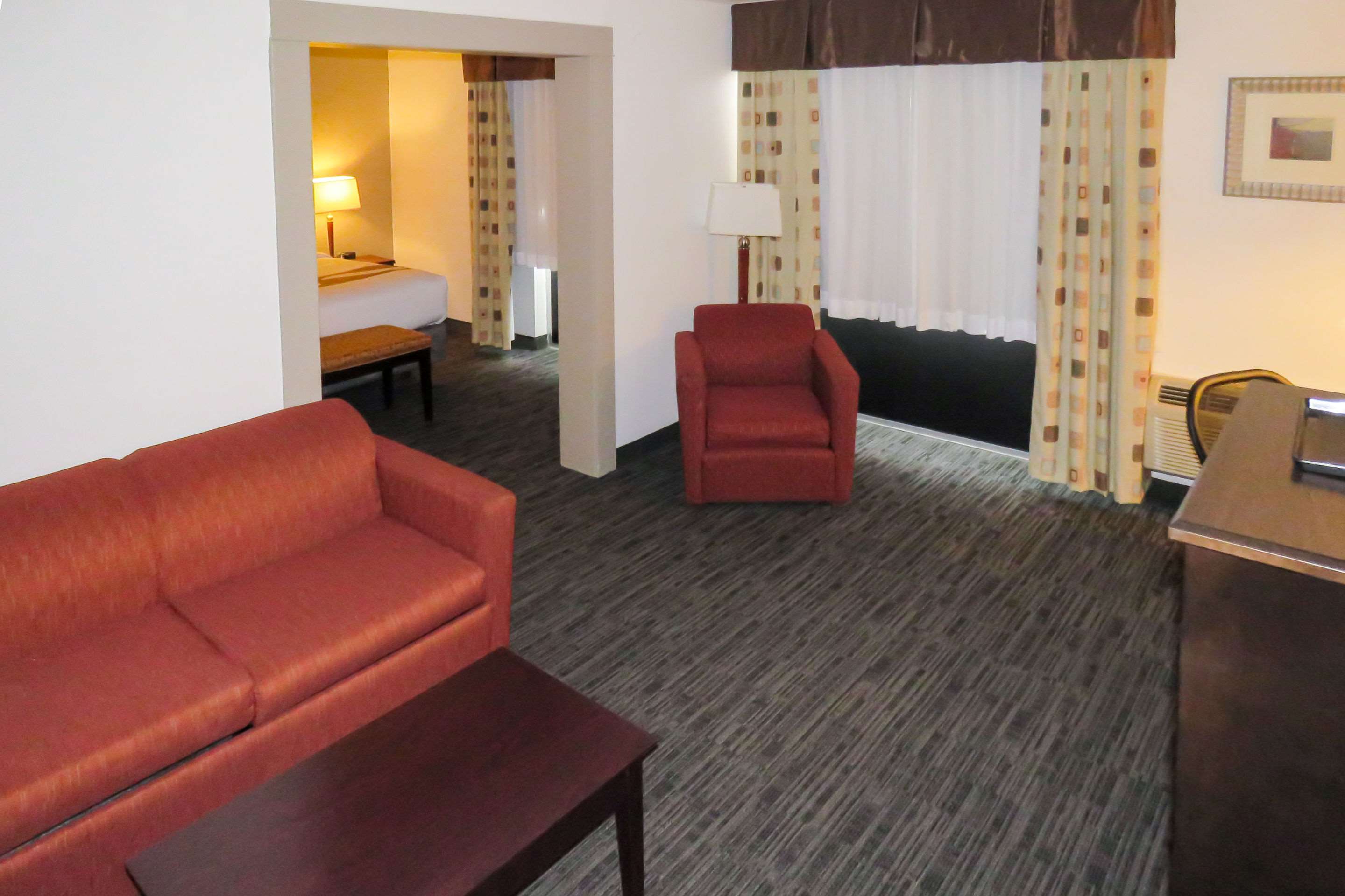 One-bedroom suite