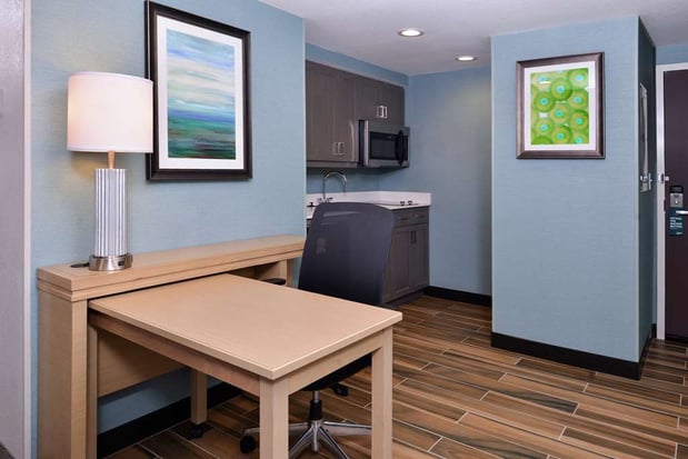 Images Homewood Suites by Hilton Des Moines Airport