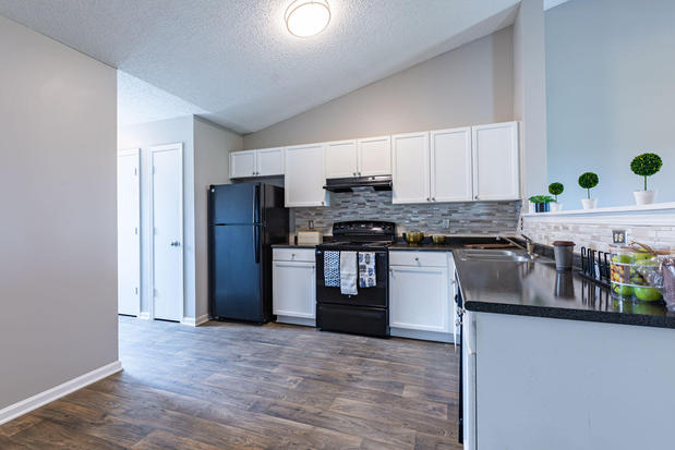 Images Parkway Station Apartment Homes