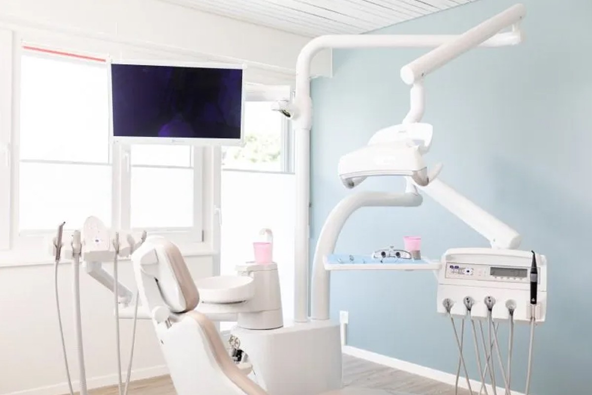 Zahnarztpraxis Dr. Judith Aufenanger, Alte Landstrasse 147 in Küsnacht