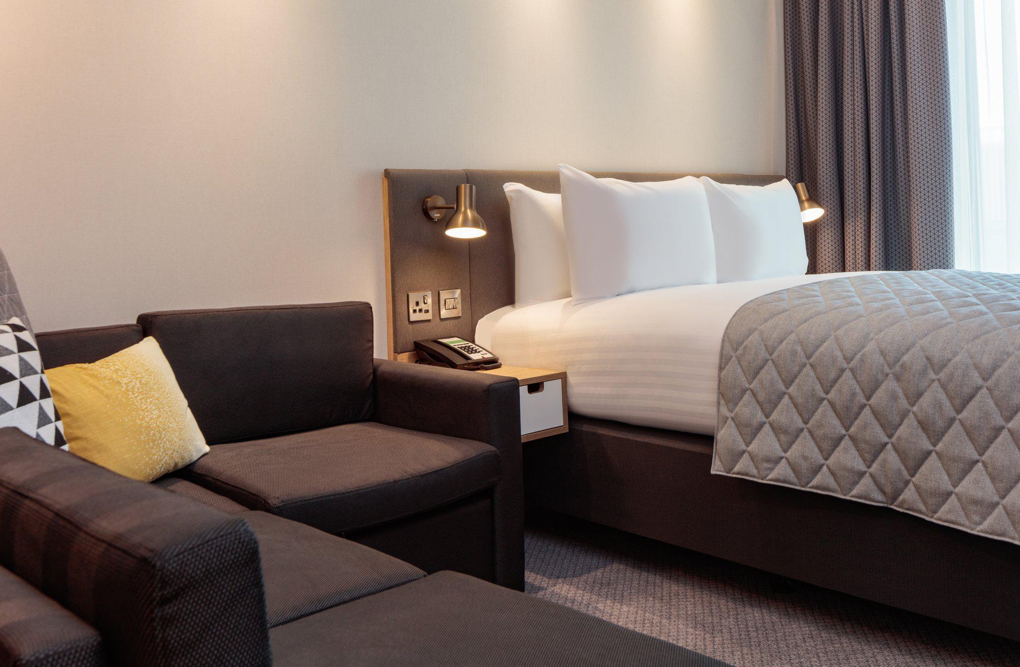 Holiday Inn London - Heathrow Bath Road, an IHG Hotel West Drayton 020 3962 5800