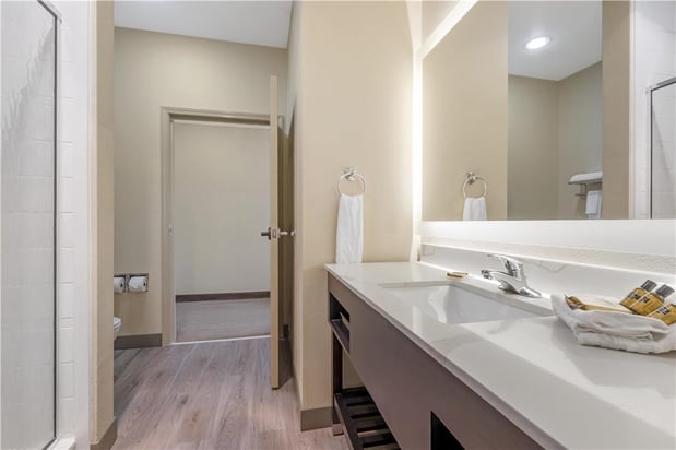 Images Best Western Plus Monica Royale Inn & Suites