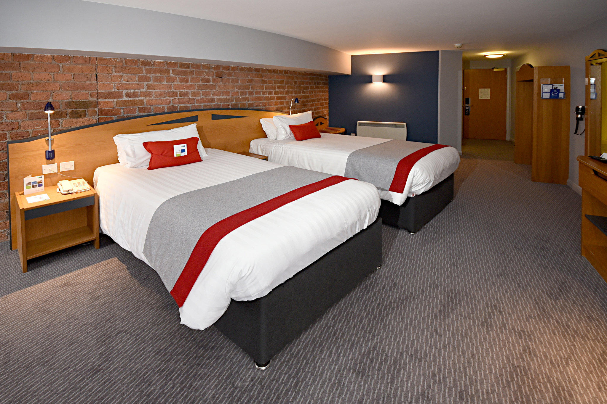 Holiday Inn Express Liverpool - Royal Albert Dock, an IHG Hotel Liverpool 08448 757575