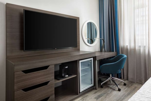 Images Hampton Inn & Suites Baltimore Inner Harbor