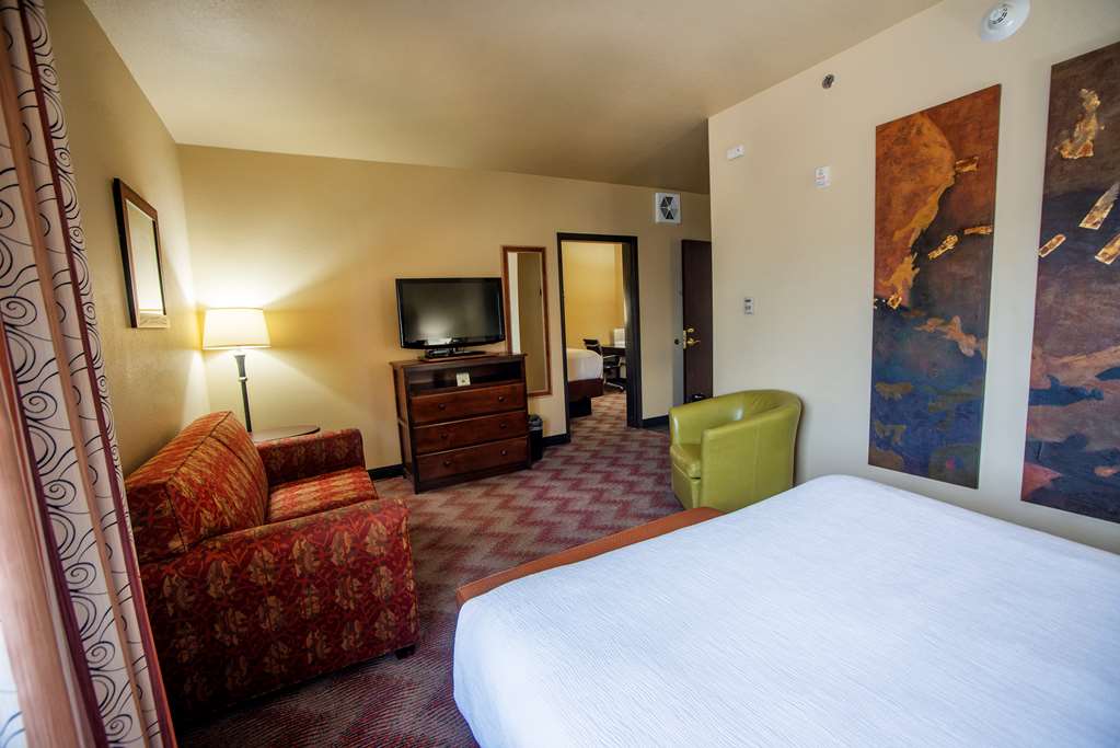 Double Queen Suite w/ Sofa Bed