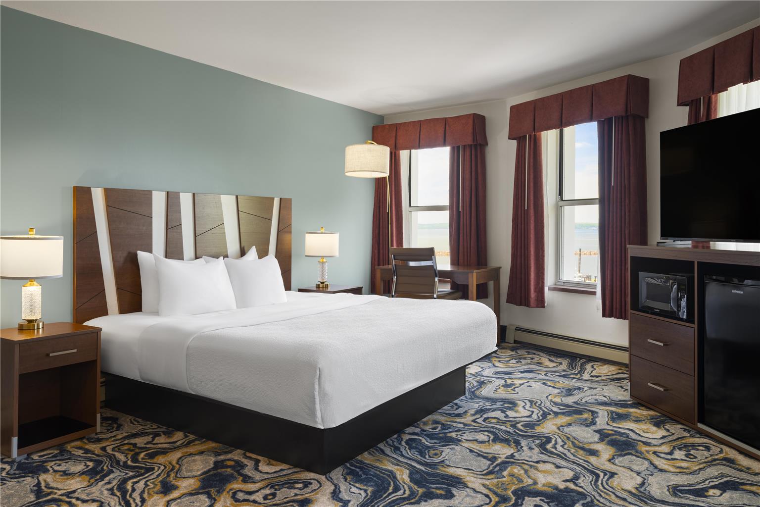 King Lakeview Room