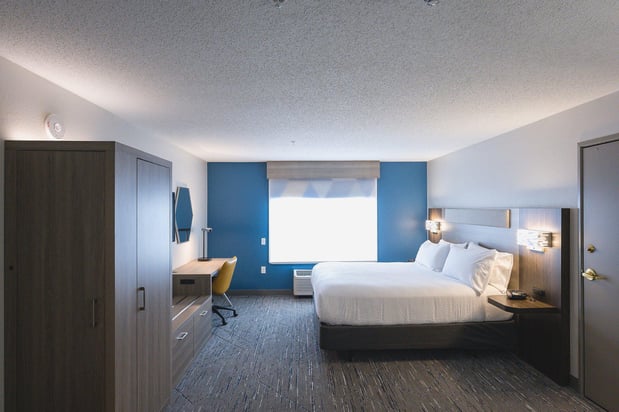 Images Holiday Inn Express & Suites Marquette by IHG