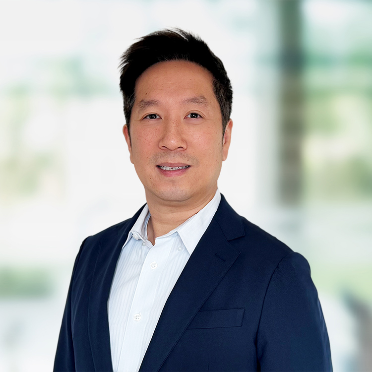 Headshot of Ting Ngan, a wealth advisor at Chase