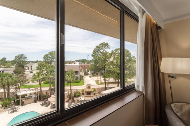 Images Crowne Plaza Executive Center Baton Rouge by IHG
