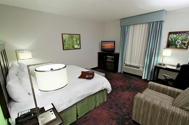 Images Hampton Inn & Suites Winnie
