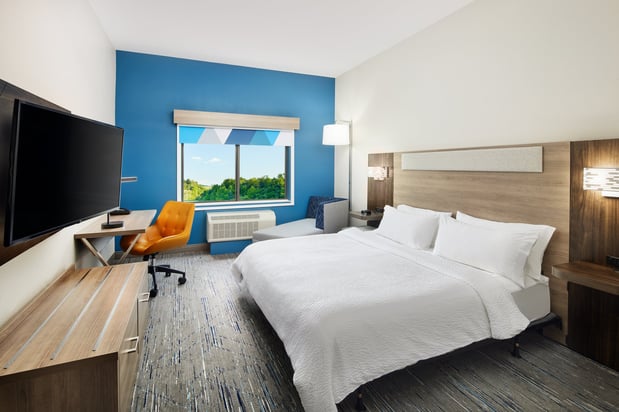 Images Holiday Inn Express & Suites Wheeling by IHG