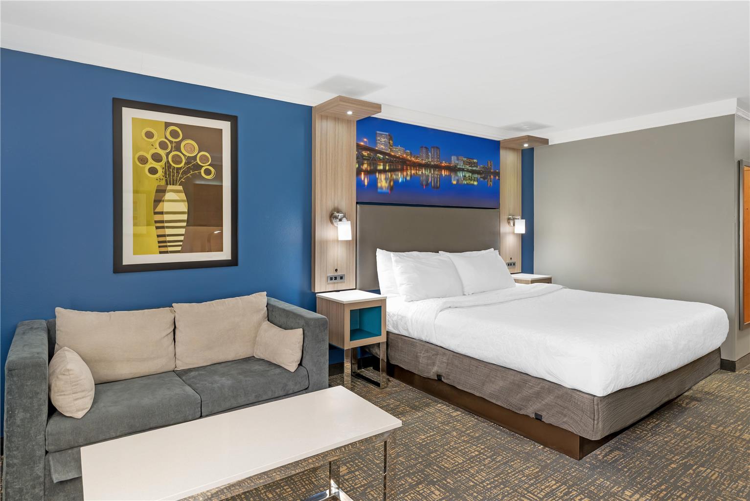 1 King Bed w/ Sofabed