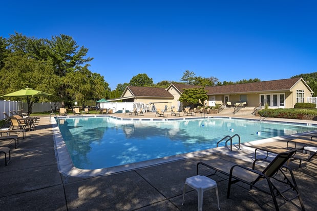 Images Summit Trace Apartments