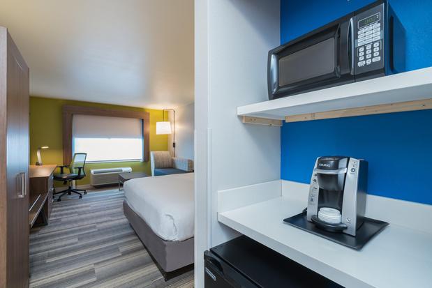 Images Holiday Inn Express & Suites Rocky Mount/Smith Mtn Lake, an IHG Hotel