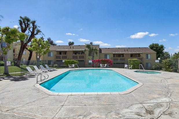 Images Highland Meadows Apartments