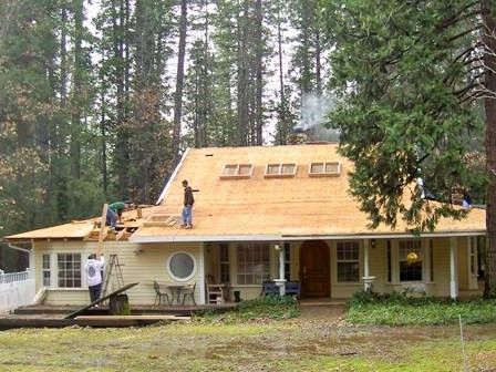 A To Z Roofing &amp; Handyman Logo