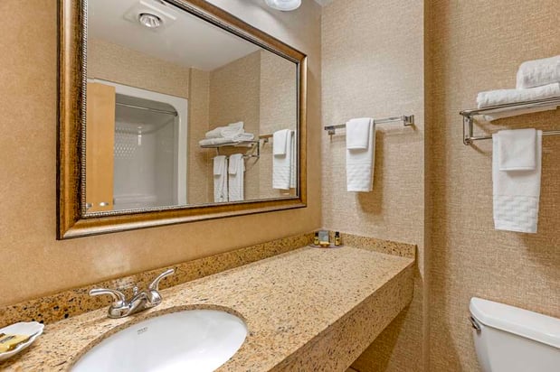 Images Best Western Plus Revere Inn & Suites