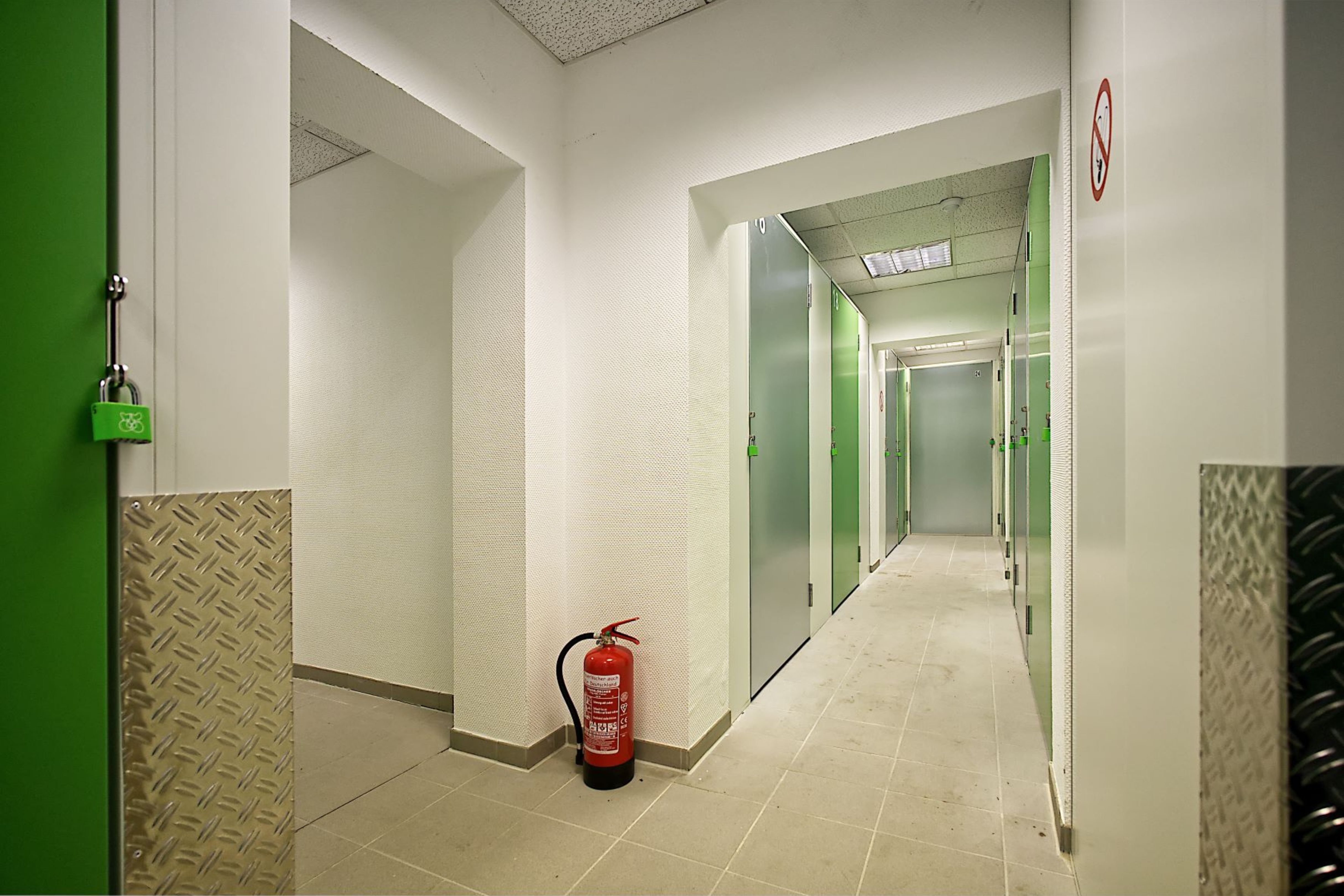 Storebox - Dein Lager nebenan, Mehrower Allee 50 in Berlin