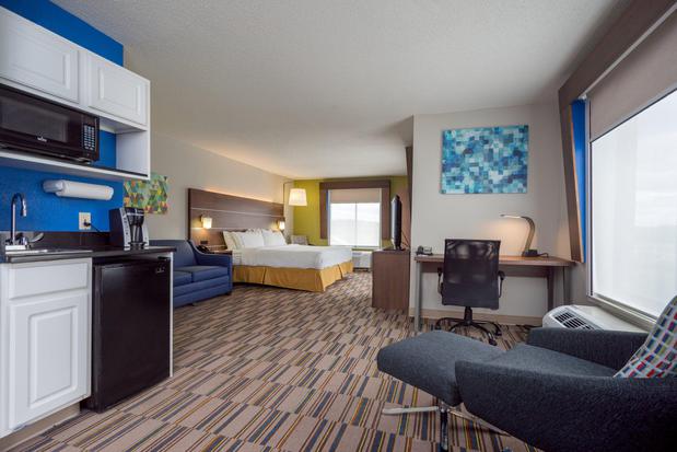 Images Holiday Inn Express & Suites Quakertown, an IHG Hotel