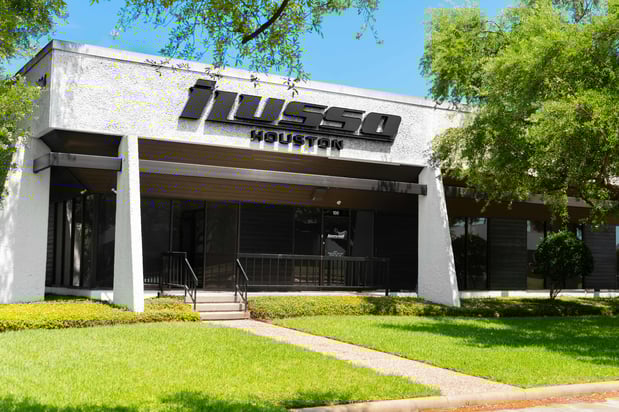 Images iLusso Exotic Car Dealership