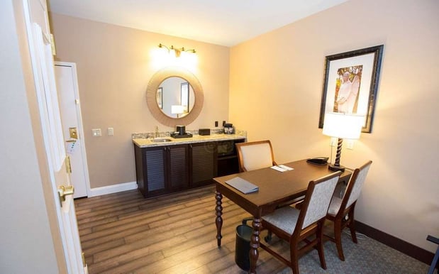 Images Embassy Suites by Hilton Savannah Historic District