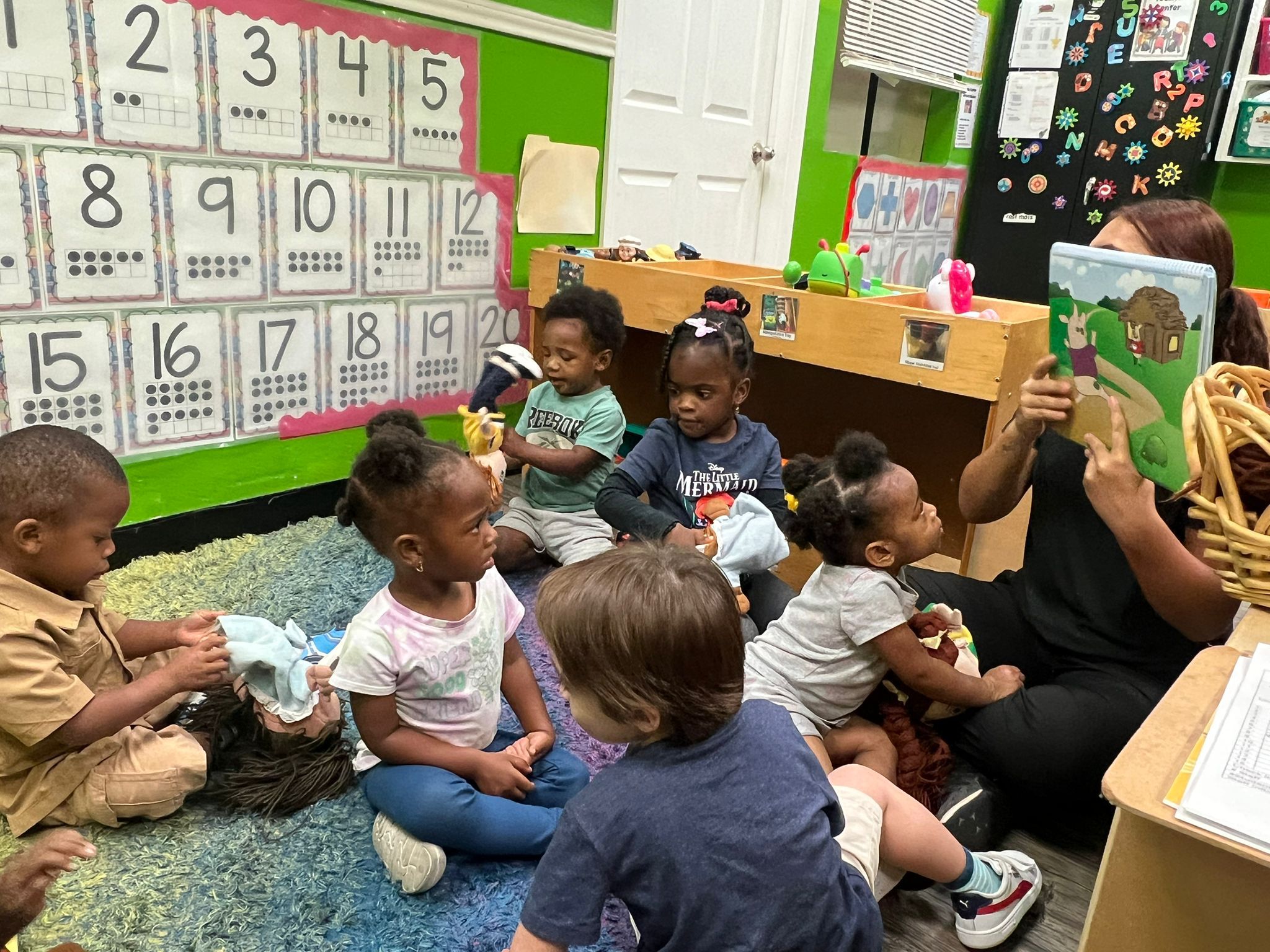 Future Moguls Learning Center’s Head Start early learning program fosters a strong foundation for young learners in a dynamic and supportive environment. Our program encourages growth in essential developmental areas while promoting curiosity and a love for learning. Designed to prepare children for future academic success, we provide a space where they can develop important skills in a structured and caring setting.