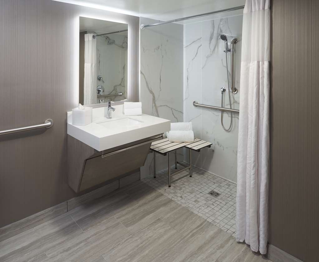 Guest room bath
