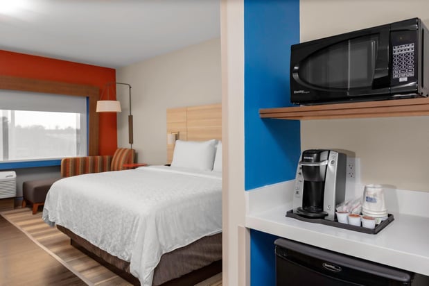 Images Holiday Inn Express & Suites Wilmington West - Medical Park by IHG