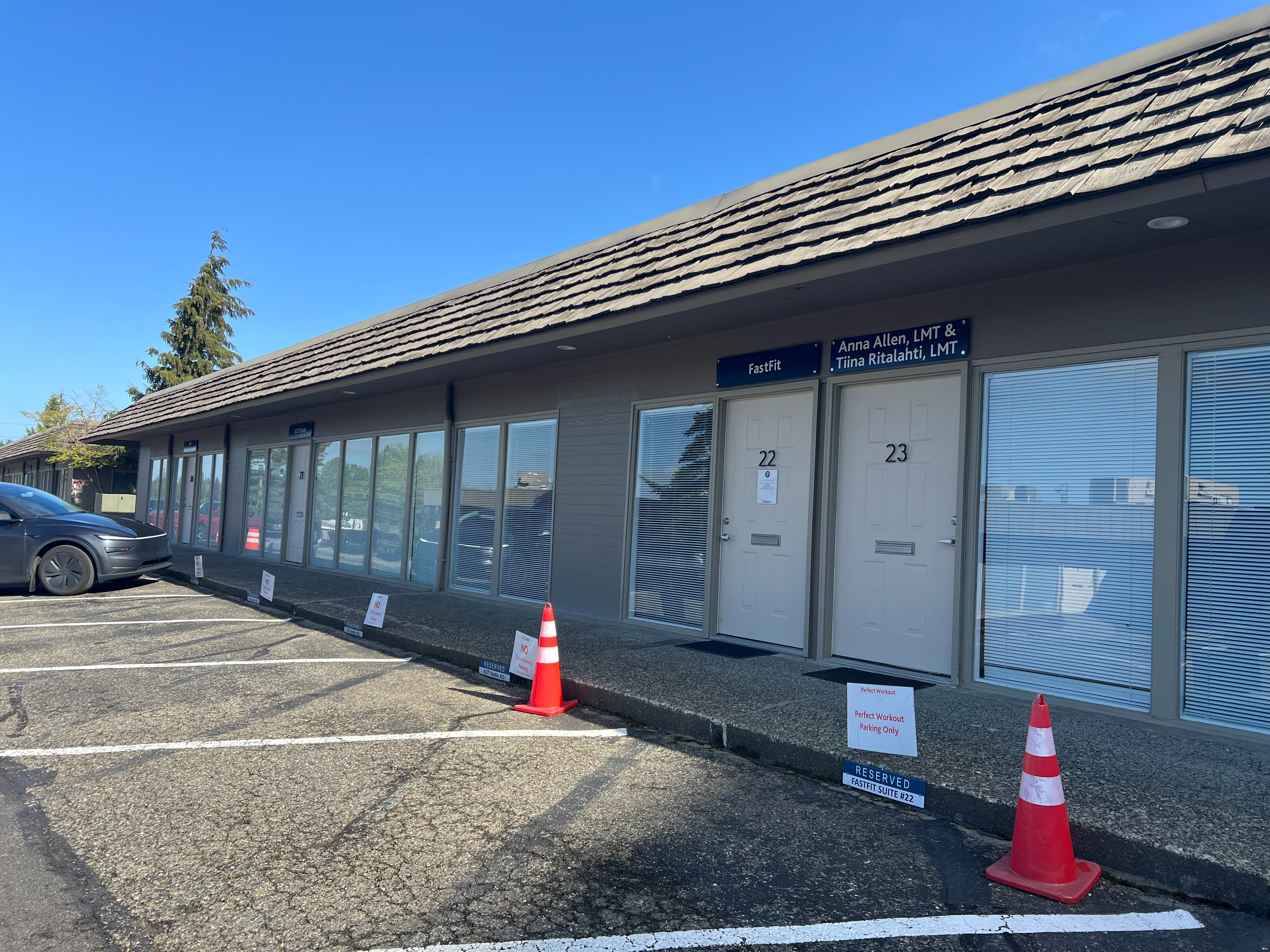 Exterior of the FastFit Bellevue studio