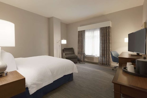 Images Hampton Inn & Suites Nashville-Downtown