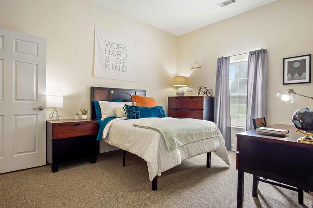 Images Central House on Stadium Apartments