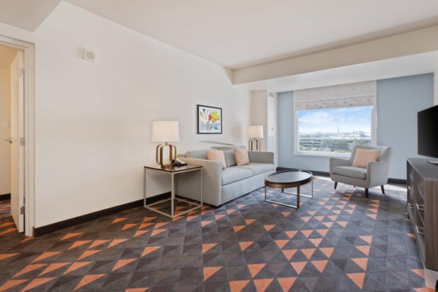 Images Holiday Inn & Suites Across From Universal Orlando by IHG