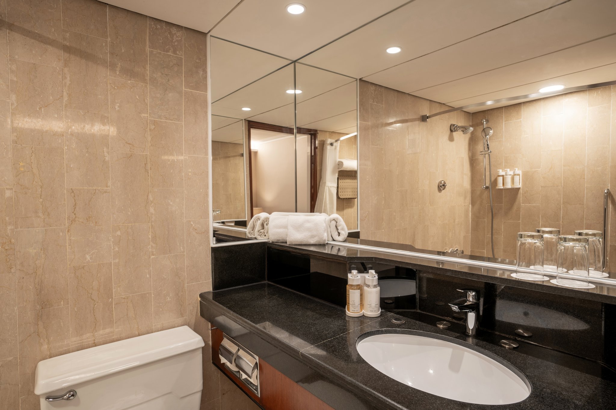 Images Holiday Inn Golden Mile Hong Kong by IHG