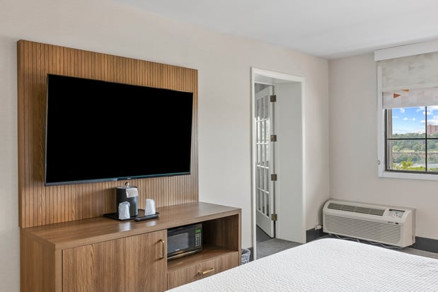 Images Holiday Inn Niagara Falls State Park Entry by IHG