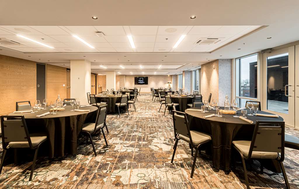 Images Canvas Moncton, Tapestry Collection by Hilton