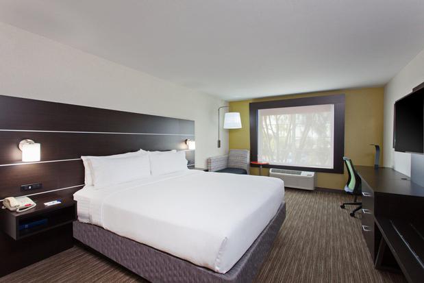 Images Holiday Inn Express & Suites Oakland-Airport, an IHG Hotel