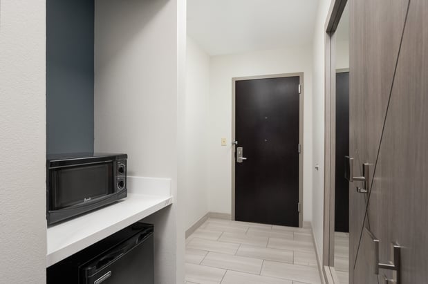 Images Holiday Inn Express & Suites Newport South by IHG