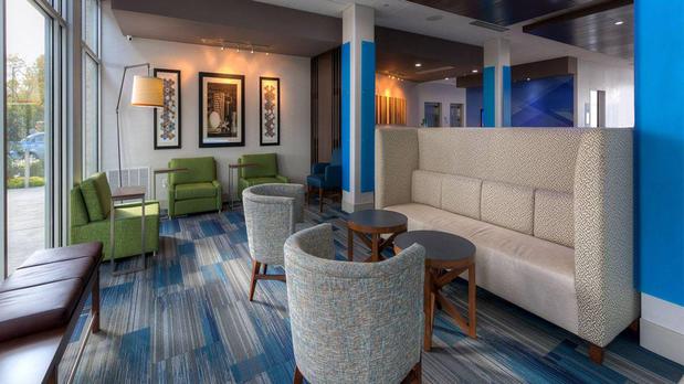 Images Holiday Inn Express & Suites Mount Pleasant, an IHG Hotel