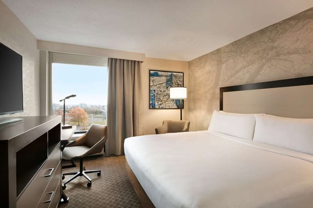 Images DoubleTree by Hilton McLean Tysons