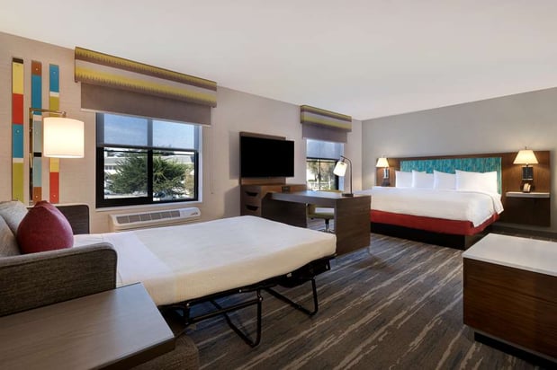 Images Hampton Inn & Suites Marina