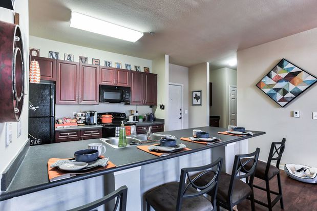 Images Maverick Place Apartments