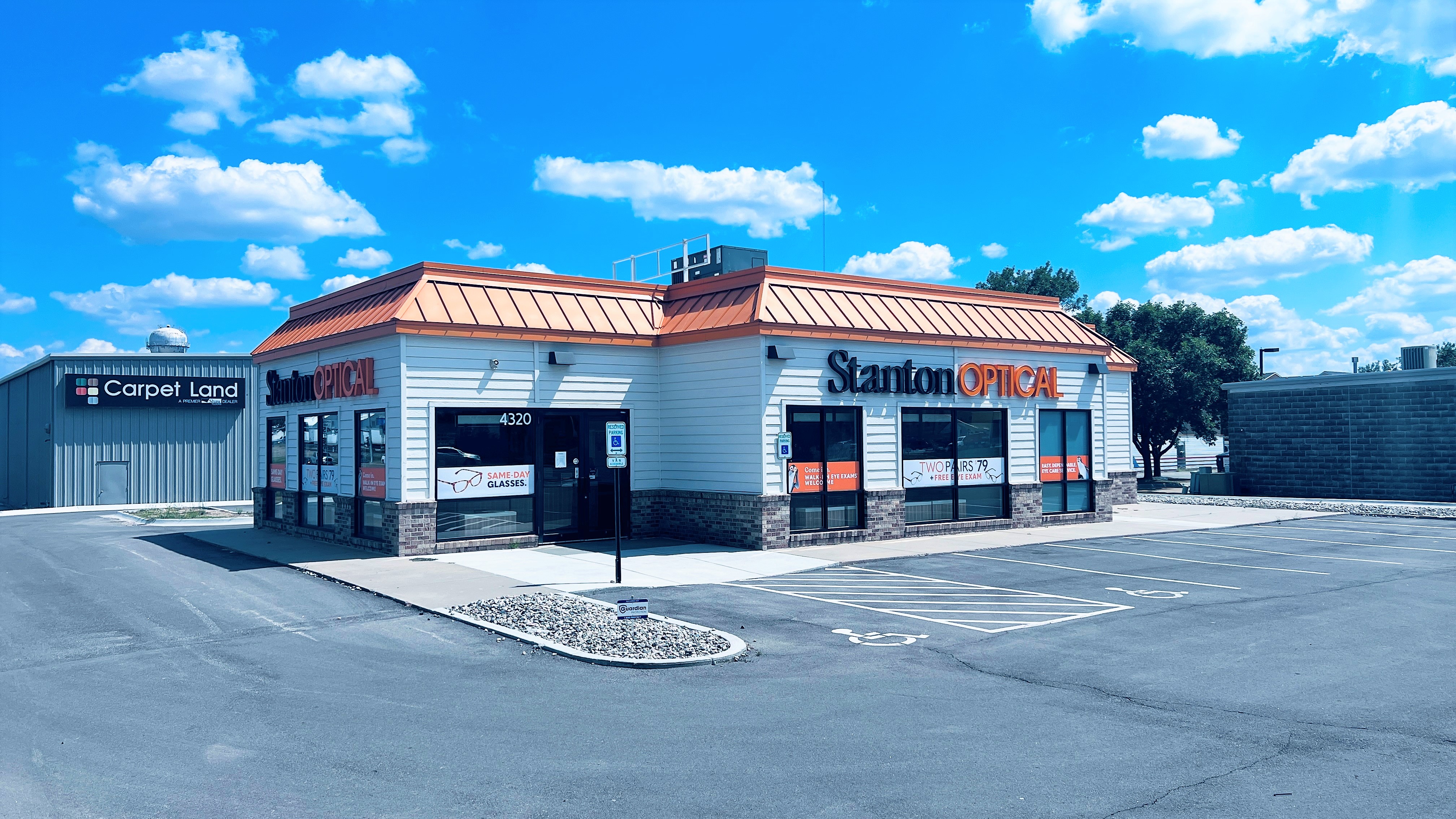 Storefront at Stanton Optical store in Lincoln, NE 68521