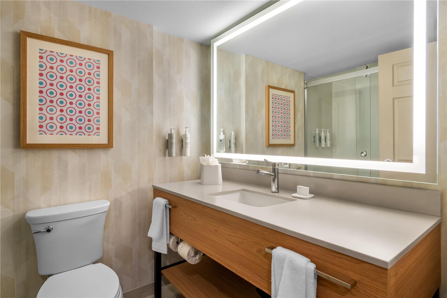 Guest room bath