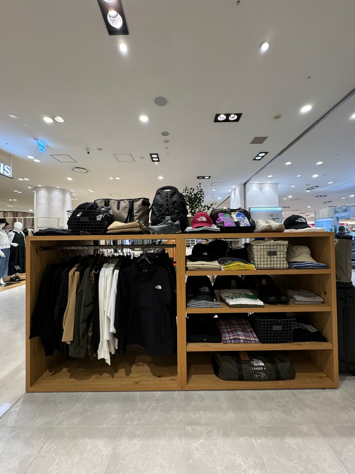 Images THE NORTH FACE/HELLY HANSEN (ザ・ノース・フェイス / ヘリーハンセン)阪急うめだ本店