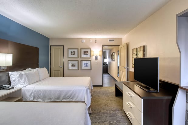 Images Holiday Inn & Suites Atlanta Airport-North by IHG