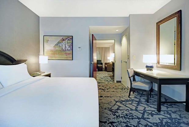 Images Embassy Suites by Hilton Charleston