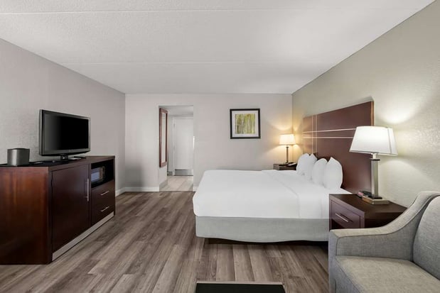 Images Best Western Luxbury Inn Fort Wayne