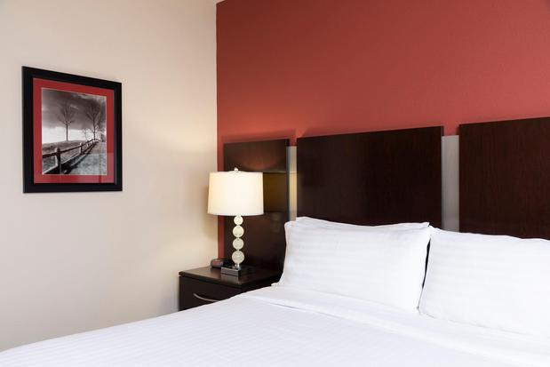 Images Holiday Inn Express & Suites New Philadelphia, an IHG Hotel
